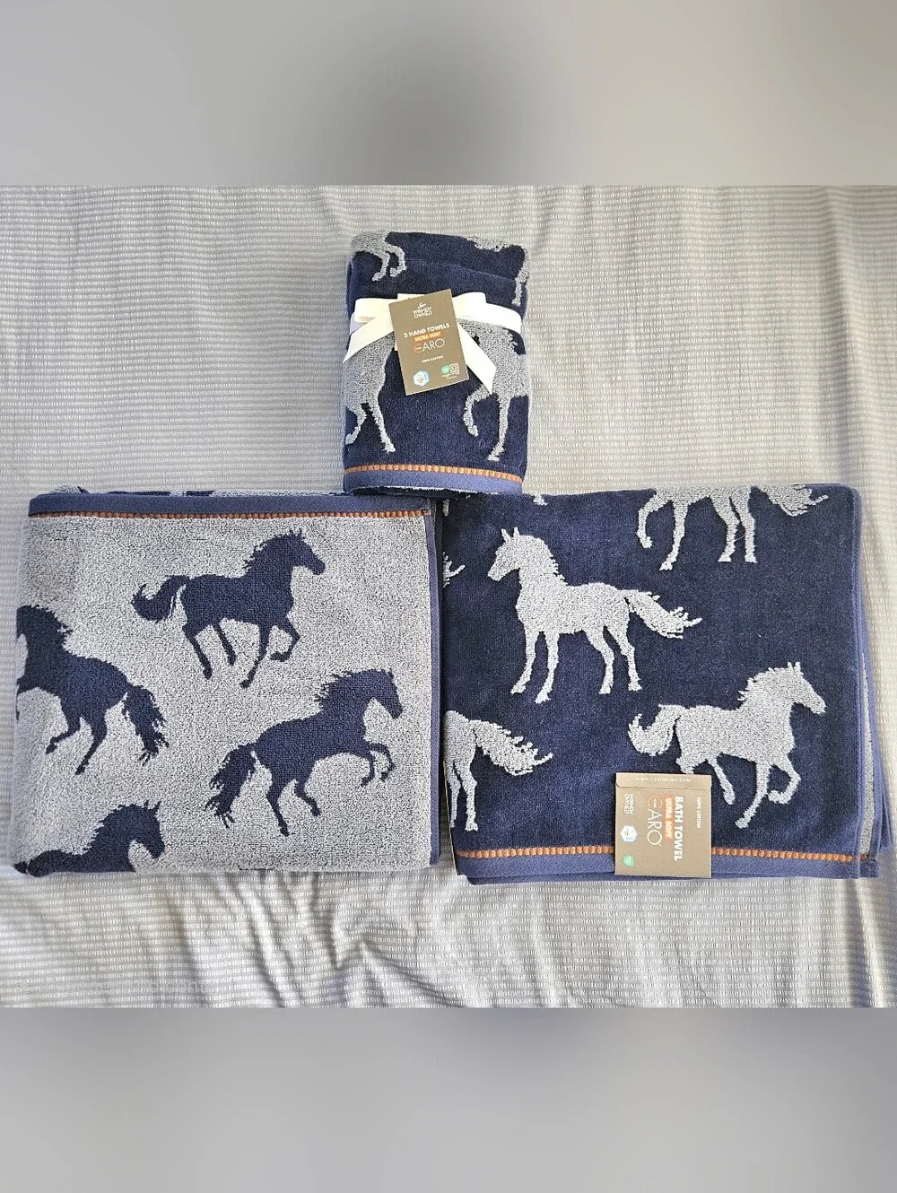 NWT CARO Reversible Horse Print Bath Towel Set – 2 Bath Towels & 2 Hand Towels